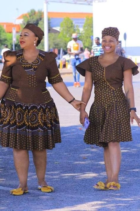 African Traditional Dresses Modern, Isishweshwe Dresses, African Traditional Dresses Zulu, Makoti Dresses African Women, Shweshwe Skirts, Shweshwe Dresses South Africa, Makoti Attire, Setswana Traditional Dresses, Shweshwe Dresses For Makoti