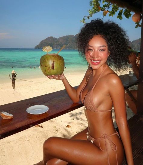 Island Girl Aesthetic Black Women, Black Coconut Girl Aesthetic, Carribean Woman, Island Instagram Pictures, Island Girl Aesthetic, Vacay Aesthetic, Jamaica Pictures, Island Gyal, Dark Skin Models