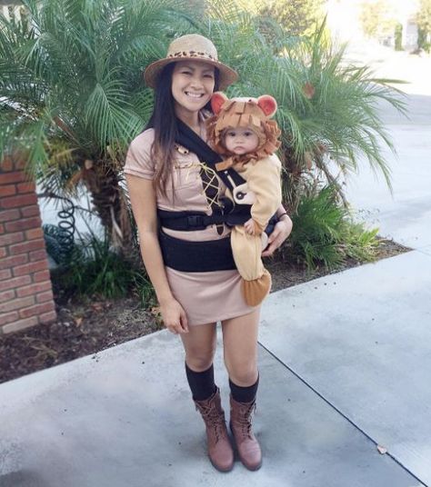 The best kind of Halloween costume is one that's built for two. Halloween Kostüm Baby, Safari Costume, Mom Halloween Costumes, Mom Costumes, First Halloween Costumes, Newborn Halloween Costumes, Lion Tamer, Newborn Halloween