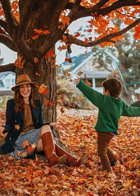 Sezane Skirt, Sezane Boots, Fall Family Photoshoot Ideas, Lake Champlain Vermont, Sarah Patrick, Fall Photoshoot Family, Fall Baby Pictures, Fall Family Photoshoot, Outfits For Autumn