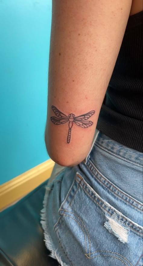 linework dragonfly tattoo above elbow on the back of the arm Sternum Tattoo Design, Dragon Tattoo Arm, Back Of Arm Tattoo, Father Tattoos, Dragonfly Tattoo Design, Remembrance Tattoos, Stomach Tattoos, Sternum Tattoo, Dragonfly Tattoo