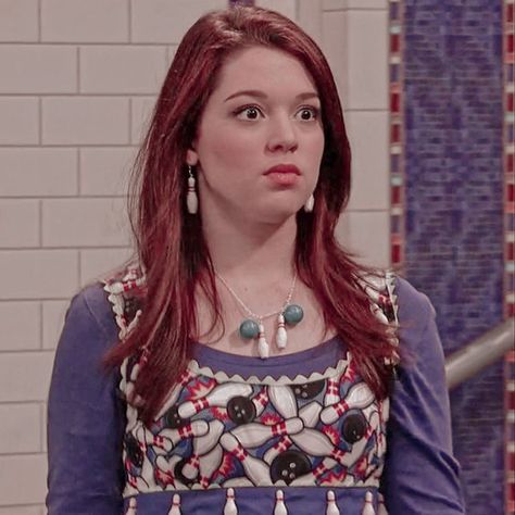 Harper Finkle, Wizards Of Waverly Place, Waverly Place, Tv Fashion, Fashion Tv, Single Person, Fashion Icon, Three Kids, Disney Channel