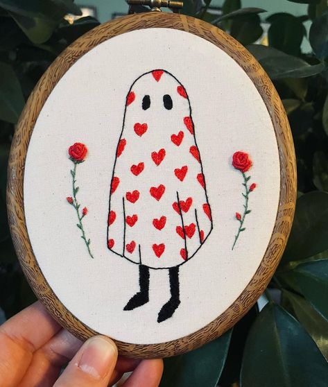 Broderies Sweetleaf on Instagram: “The lonely soul 🌹🖤🌹 . . . . #contemporaryembroidery #modernembroidery #modernmaker #embroiderer #embroiderylove #embroideryhoop…” Ghost Valentines, Contemporary Embroidery, February 13, Modern Embroidery, Needle Art, Art Stuff, Embroidery Hoop, Hand Embroidery, Needlework