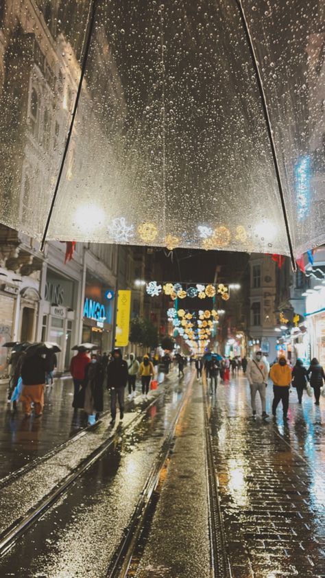 Winter in taksim istanbul istiklal street Winter In Istanbul, Istanbul In Winter, Istanbul Winter, Winter Istanbul, Istanbul Photography, Istanbul City, College Aesthetic, Christmas Events, Turkey Travel