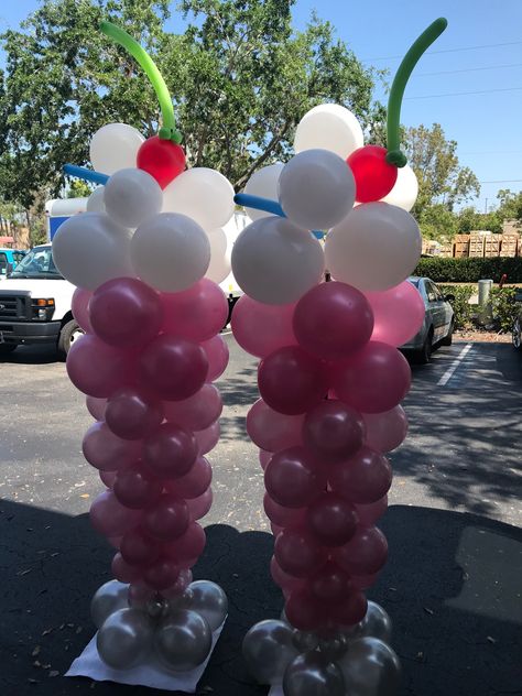 50s Theme Balloon Arch, Grease Homecoming Float Ideas, Oldies Party Theme Ideas, Grease Parade Float Ideas, 50s Birthday Ideas For Women, 50s Parade Float Ideas, Rockabilly Birthday Party Theme, Diy 50s Decorations, 50s Prom Theme