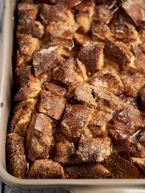 We absolutely love this Challah French Toast Casserole for weekend brunches! This easy overnight recipe is so simple to prepare and is sure to impress guests. Get the Best Baked Challah French Toast recipe on www.theworktop.com. || #challah #frenchtoast #casserole #theworktop French Toast Caserole, Challah French Toast Casserole, Challah French Toast Recipe, Challah Bread French Toast, Honey Granola Recipe, Custard Baked, Croissant Bread Pudding, Challah French Toast, French Toast Casserole Easy