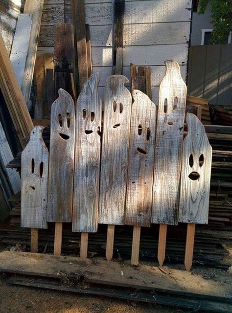 Halloween Signage, Halloween Palette, Fall Wood Crafts, Halloween Wood Crafts, Adornos Halloween, Halloween Crafts Decorations, Fall Halloween Crafts, Fall Crafts Diy, Halloween Diy Crafts