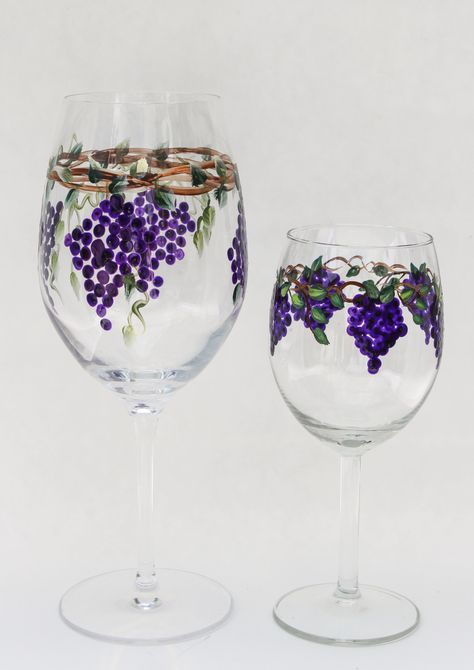 Painted Snowflakes, Grape Decor, Grape Harvest, Wine Glass Designs, Hand Painted Glassware, Decorated Wine Glasses, Glass Painting Designs, Hand Painted Glasses, Wine Craft