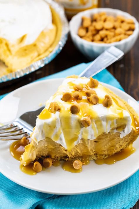 Easy No-Bake Butterscotch Pie No Bake Butterscotch Pie, Butterscotch Cream Pie, Butterscotch Pudding Pie, Cook Desserts, Crumble Recipes, Pudding Pie Recipes, Butterscotch Fudge, Pumpkin Butterscotch, Butterscotch Pie