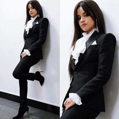 Women Necktie, Woman In Suit, Tuxedo Women, Guess Girl, Woman Suit Fashion, Fifth Harmony, Looks Chic, Woman Crush