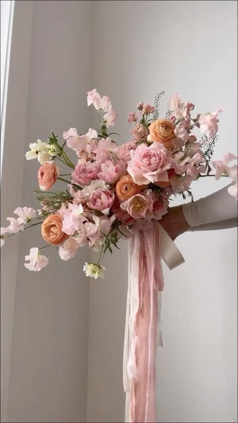 Morgan Cullimore┋ Florist | Peaches are coming IN for 2024 🤩 save or share this for inspo!! Out of curiosity…. Who’s adding peaches to their wedding palette this… | Instagram Flower Bouquet Color Palette, Peachy Bouquet, Wedding Flowers Peach, Peach Fuzz Wedding Flowers, Peach Coloured Flowers, Peachy Pink Wedding Bouquet, Peach Bridal Bouquet, Peach Pink Wedding, Peach Wedding Theme