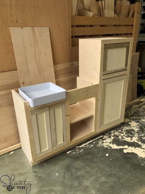 Play Kitchen Diy, Diy Kids Kitchen, Diy Baby Furniture Ideas, Baby Furniture Ideas, Diy Kids Furniture, Baby Nursery Diy, Play Kitchens, Kids Play Kitchen, Kitchen Wood