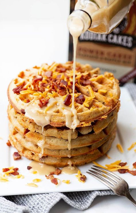 Wednesday Meals, Cheesecake Waffles, Cheddar Waffles, Waffle Party, Waffle Ideas, Waffle Recipe Healthy, Savory Bacon, Bacon Waffles, Savory Bread Recipe