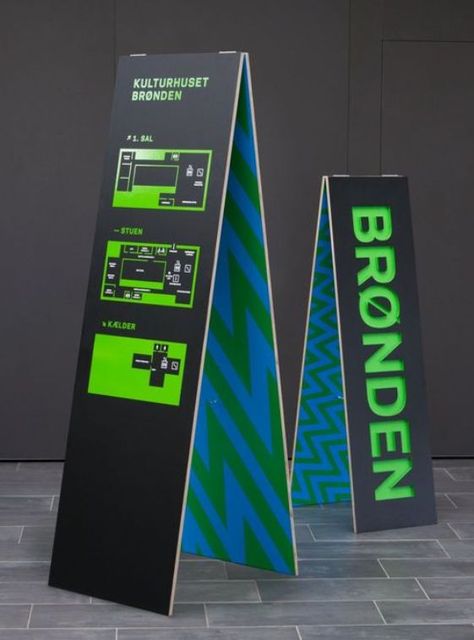 Standing Signage, Creative Booths, Conference Branding, Corporate Event Design, Retail Signage, Event Design Inspiration, Environmental Graphic Design, Event Signage, Conference Design