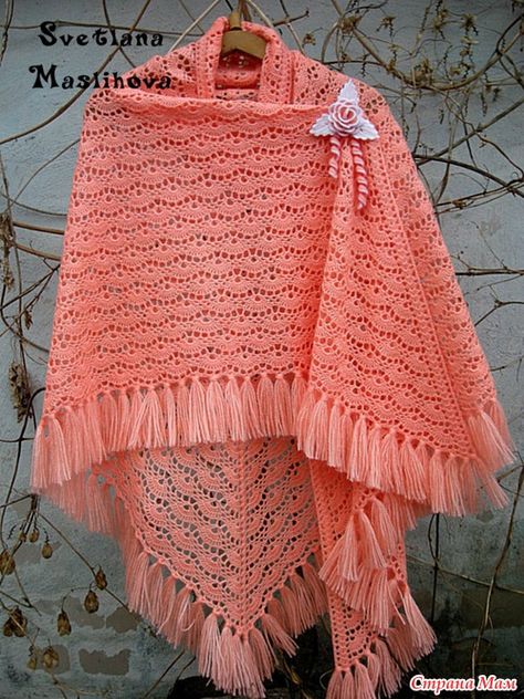 size 2 × 1, 4 × 1,4 meters  http://www.stranamam.ru/post/2905170/ Poncho Au Crochet, Crochet Shawl Diagram, Beau Crochet, شال كروشيه, Crocheted Items, Crochet Bolero, Crochet Shawls And Wraps, Shawl Patterns, Crochet Wrap