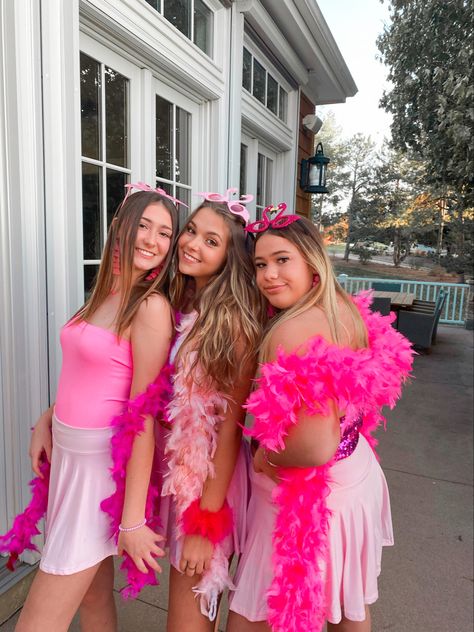 Flamingo Halloween Costume, Flamingo Halloween, Flamingo Outfit, Carnaval Outfit, Flamingo Costume, Cute Group Halloween Costumes, Trio Halloween Costumes, Birthday Outfit For Women, Trendy Halloween Costumes