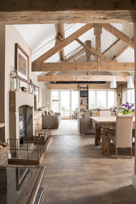 extension-with-vaulted-ceiling-and-exposed-oak-trusses Barn Conversion Interiors, Vaulted Ceiling Kitchen, Vaulted Ceiling Living Room, Open Plan Kitchen Dining Living, Open Plan Kitchen Dining, Open Plan Kitchen Living Room, Barn Interior, Casa Country, House Extension Design