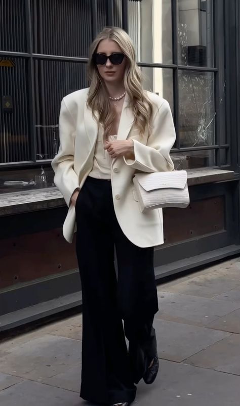 Style Cream Blazer, Creme Trousers Outfit, Black Wide Leg Pants Outfit, Cream Blazer Outfit, Oversize Blazer Outfit, Beige Blazer Outfit, Black Trousers Outfit, Blazer Ootd, 2024 Fits