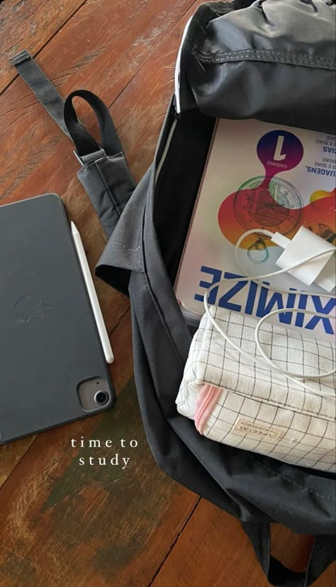 Apple Study, Apple Pencil 2nd Generation, School Bag Essentials, Inside My Bag, Studying Life, Academic Motivation, University Life, What In My Bag, Study Motivation Inspiration