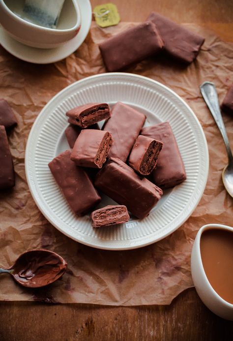 A delicious recipe for homemade Tim Tams - a classic Australian cookie biscuit filled with malted chocolate buttercream and dipped in chocolate. #recipe #chocolate #cookie #timtam #abeautifulplate #dessert Australian Cookies, Australian Desserts, Tim Tams, Healthy Mummy, Tim Tam, Buttercream Filling, Wafer Cookies, Chocolate Cookies, Healthy Foods