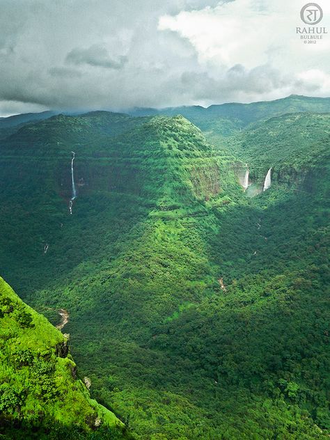 Western Ghats mountain range along the western side of India.  One of the world’s eight ‘hottest hotspots’ of biological diversity. (UNESCO World Heritage Site) Indian Mountains, Birla Mandir, Indian Tourism, Travel Destinations In India, Amer Fort, Biological Diversity, Jantar Mantar, India Travel Places, Travel Photography Nature