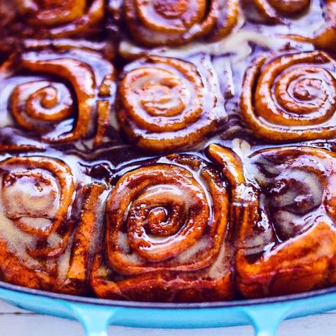 Ooey Gooey Sticky Buns, Extra Gooey Cinnamon Rolls, Cinnamon Buns Gooey, Oort Gooey Cinnamon Rolls, Cinnamon Bun Glaze Recipe, Cinnamon Sticky Buns Recipes, Cinnamon Bun Glaze, Ooey Gooey Cinnamon Buns, Gooey Cinnamon Rolls Homemade