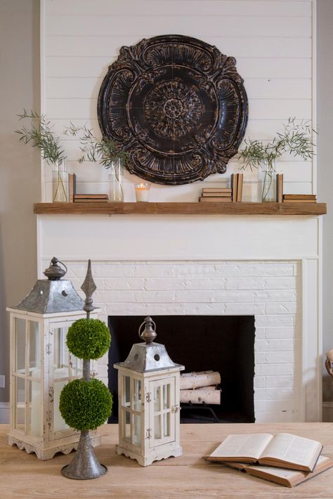 Fixer Upper To watch Chip and Joanna’s show Fixer Upper, tune into HGTV on Tuesday at 9/8c. Description from pinterest.com. I searched for this on bing.com/images Fixer Upper Wall Decor, Shiplap Paneling, White Brick Fireplace, Fixer Upper Decor, Hgtv Fixer Upper, Wood Mantle, Shiplap Fireplace, Decor Ikea, Magnolia Market