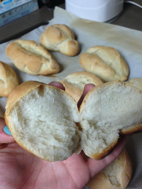 Mexican Bolillos, Crusty Oval Rolls Mexican Bolillos, Mexican Sweet Breads, Mexican Bread, Mexican Cooking, Mexican Dessert, Hispanic Food, Latin Food, Mexican Food Recipes Authentic, Mexican Dishes