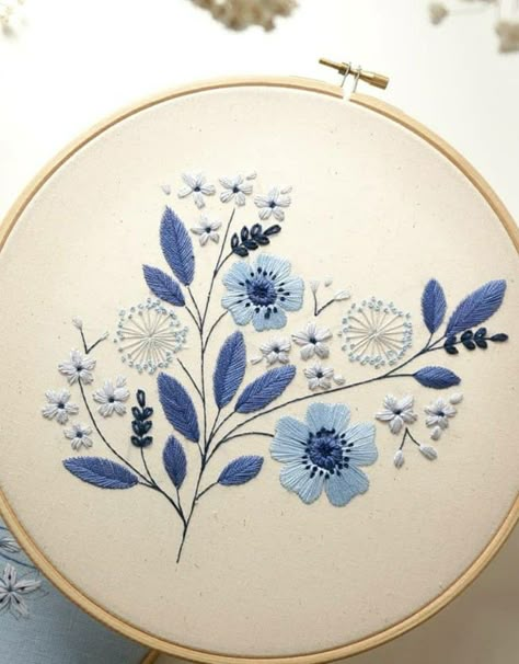 Embroidery Stitches Beginner, Hand Embroidery Patterns Flowers, Floral Embroidery Patterns, Diy Embroidery Patterns, Embroidery Stitches Tutorial, Pola Sulam, Hand Embroidery Projects, Hand Embroidery Flowers, Embroidery Flowers Pattern