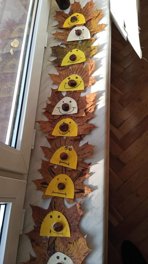 Harvest Crafts For Preschoolers, Autumn Tuff Tray Activities, Eyfs Autumn Crafts, Autumn Eyfs Activities Preschool, Woodland Animals Preschool Activities, Autumn Tuff Tray Ideas, Harvest Eyfs, Autumn Tuff Tray Ideas Eyfs, Autumn Eyfs Activities