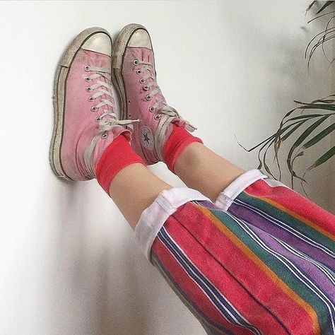 Darcy Heartstopper, Darcy Olsson, 1990 Style, Punk Pants, Kimmy Schmidt, 90s Fashion Grunge, Pink Converse, 90s Fashion Outfits, Oui Oui