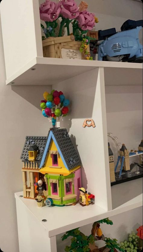 Lego Collection Display Aesthetic, Up House Lego, Up Lego House, Lego Builds Aesthetic, Mario Lego Display, Lego Up House, Lego Set Up, Lego Aesthetic Build, Lego Set Aesthetic