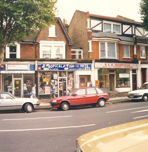 London England Aesthetic, 1980s Aesthetic, British Aesthetic, England Aesthetic, Aesthetic 2000s, South East England, London Aesthetic, London Summer, 2000s Aesthetic