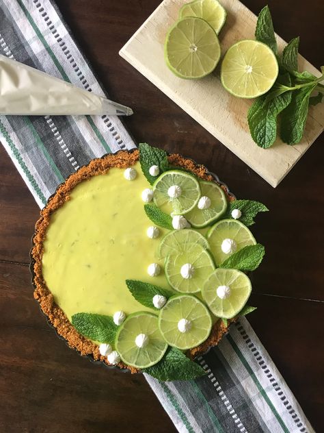 Classic Key Lime Pie Recipe, Cheesecake Decoration, Pie Decoration, Lime Pie Recipe, Keylime Pie Recipe, Lime Cheesecake, Berry Cake, Lemon Pie, Lemon Cheesecake