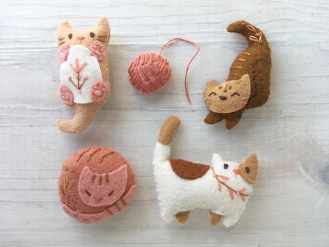 Fat Kitty Cats Felt Animals sewing pattern – Little Dear Shop Fat Kitty, Felt Cats, Felt Animal Patterns, Animal Sewing Patterns, Sewing Stuffed Animals, Felt Cat, Cat Crafts, Plush Pattern, Felt Christmas Ornaments