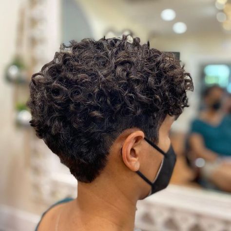 Very Short Curly Hair Pixie, Green Pixie Cut, Women Short Curly Hairstyles, Platinum Pixie Cut, Platinum Pixie, Curly Pixie Hairstyles, Curly Pixie Haircuts, Jerry Curl, Tapered Natural Hair