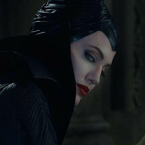 Maleficent Fairies, Angelina Jolie Maleficent, Evil Disney, Scarlett Witch, Lovely Creatures, Disney Live Action, Dark Feminine Aesthetic, Disney Aesthetic, Disney Princess Art