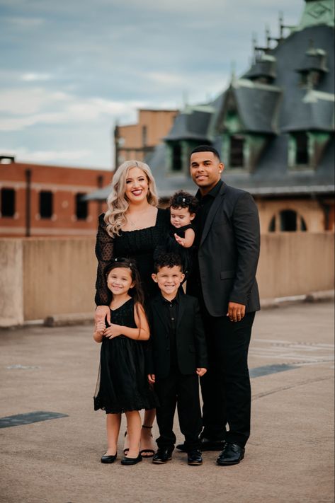 Family Photoshoot Outfits Black, All Black Family Photoshoot, Black Outfit Family Photoshoot, Photoshop Ideas, Fall Family Photo Outfits, Family Photoshoot Outfits, Family Photo Shoot, Fall Family Photos, Ideas Family