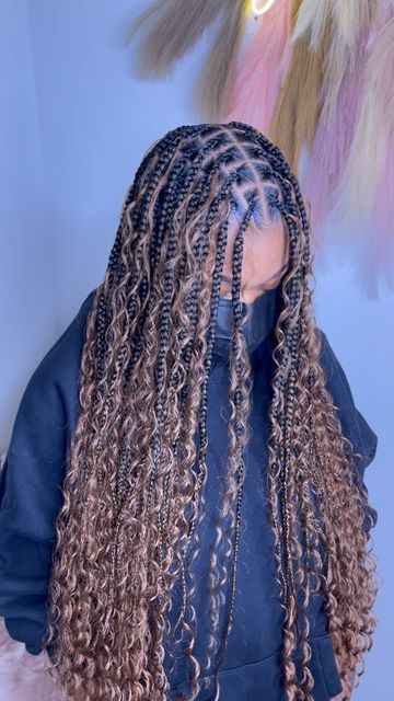 Bohemian Braids With Blonde Highlights, Boho Braids Honey Brown, Ginger Braids Light Skin, Coloured Boho Braids, Boho Braids Light Brown, Light Brown Boho Braids, Long Small Braids, Light Brown Boho Knotless Braids, Colored Boho Braids