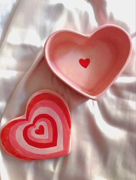 Ceramic Hearts, Clay Plates, Sculpture Art Clay, Clay Stuff, Tanah Liat, Clay Diy Projects, Pottery Crafts, Ceramics Pottery Art, Cute Clay