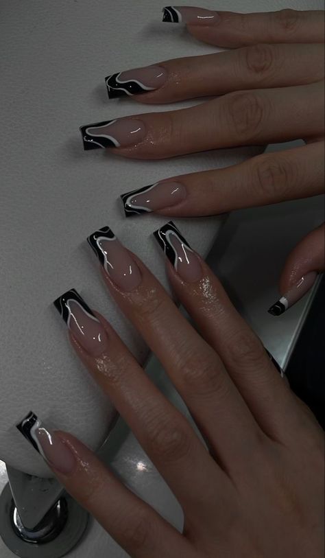 Gel Nail Designs Black And White, Square Acrylic Nails Black Design, Edgy Square Nails, Creative Short Nail Designs, Black And White Manicure Ideas, Black Nails Inspiration Nailart, Nail Inspo Edgy, Cute Black Acrylic Nails Ideas, Cool Nail Inspo Square