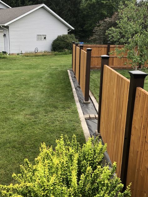 Wood Fence Ideas, Backyard Privacy Screen, Wood Fence Design, Fence Wood, Black Pyramid, House Fence Design, Privacy Fence Designs, Backyard Fence, Backyard Privacy