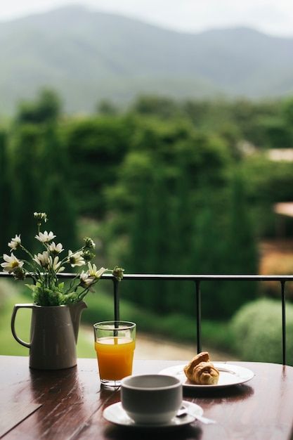 Balcony Nature View, Breakfast Lifestyle Photography, Coffee On Balcony, Breakfast Balcony, Coffee Balcony, Hardy Siding, Ceramics Easy, Balcony Breakfast, Moody Illustration