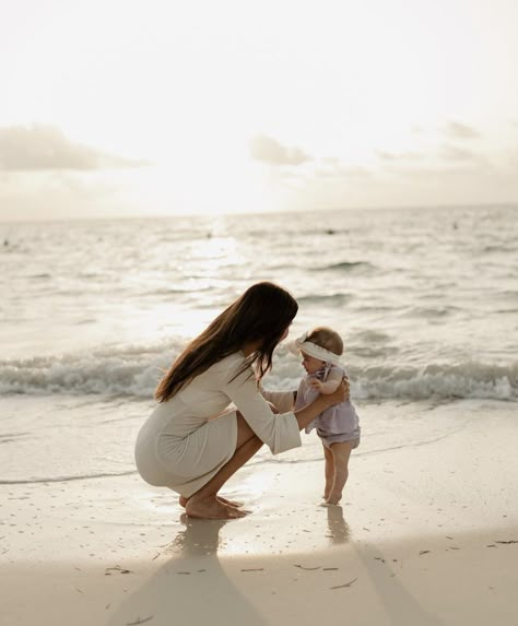 Mom Baby Beach Pictures, Family Photo Shoot Beach Baby, Family Of 3 Beach Photoshoot, Beach Toddler Photoshoot, Beach Photoshoot With Baby, Beach One Year Old Pictures, Family Beach Photos With Baby, One Year Old Beach Photoshoot, Beach Baby Pictures