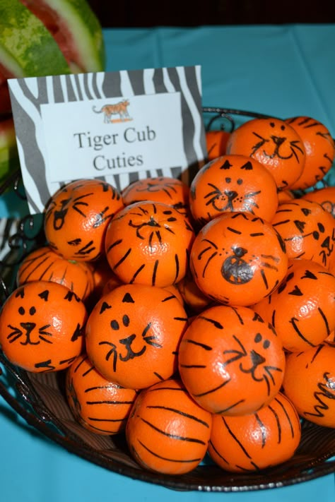 Zoo birthday party snacks: Tiger Cub Cuties. Mandarin oranges with Sharpie drawn faces and stripes Safari Birthday Party Food, Daniel Tiger Birthday Party, Tiger Birthday Party, Jungle Theme Birthday Party, Zoo Birthday Party, Jungle Safari Birthday, Wild Birthday Party, Tiger Birthday, Birthday Party Snacks