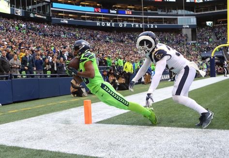 Tyler Lockett! Go Hawks! 🏈💚💙 Bobby Wagner, Tyler Lockett, Funny Sports Videos, Seattle Seahawks Football, Nfl Football Games, Seahawks Football, Defensive Back, Funny Sports, Nfl Games