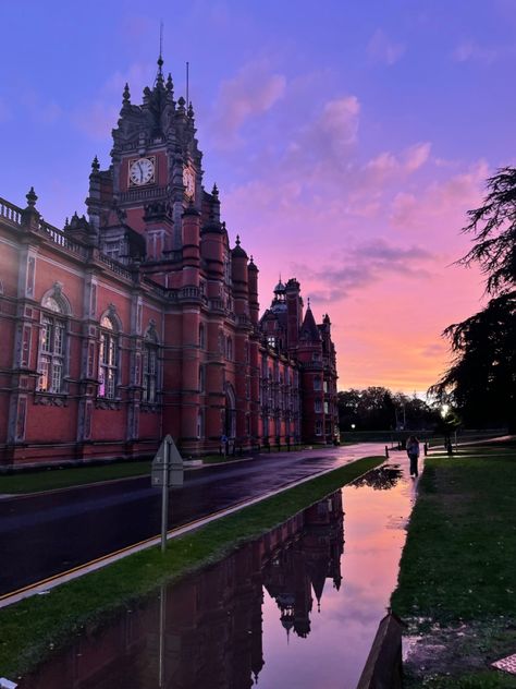 Royal Holloway University Aesthetic, Romanticising College, Royal Holloway University, Dream University, Dream Core, 2024 Aesthetic, School Campus, London Aesthetic, Uni Life