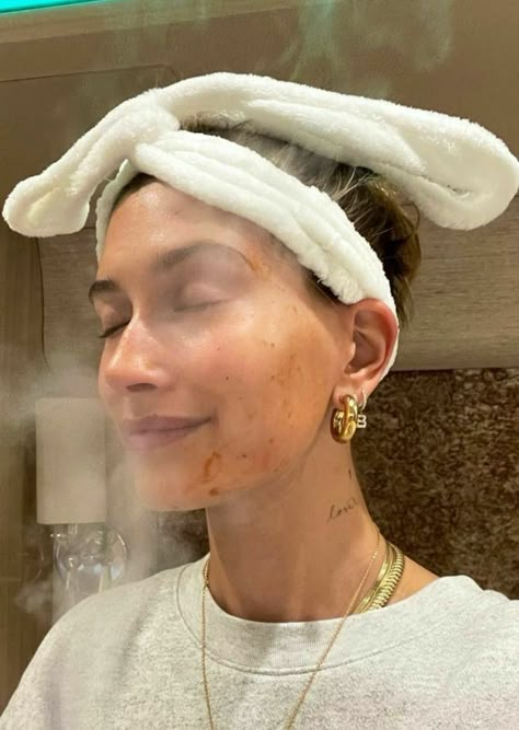 Vogue Beauty, Healthy Girl, Hailey Baldwin, Hailey Bieber, Beauty Secrets, Clear Skin, Justin Bieber, Skincare Routine, Glowing Skin