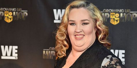 The Incredibly Effed Up Thing About Mama June's Weight Loss Journey - Cosmopolitan.com Best Oscar Dresses Of All Time, Best Oscar Dresses, Hip Hop Atlanta, Mama June, Sleeve Surgery, Honey Boo Boo, 150 Pounds, Oscar Fashion, Drop Weight