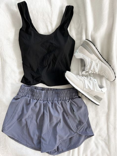 Workout Shorts Outfit, Cute Running Outfit, Running Fits, Track Outfits, Running Outfit, Running Outfits, Gymwear Outfits, Sportswear Outfits, Estilo Fitness